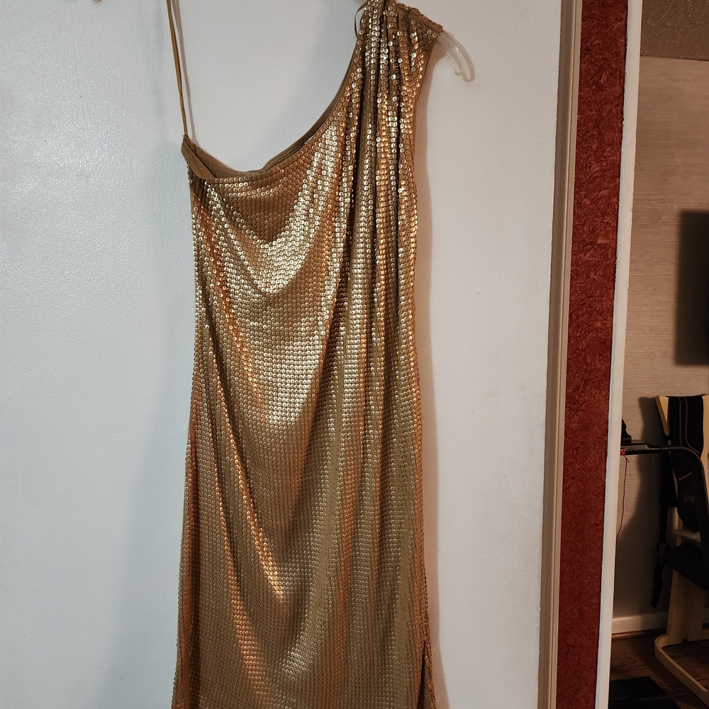 Elegant Gold One-Shoulder Dress
